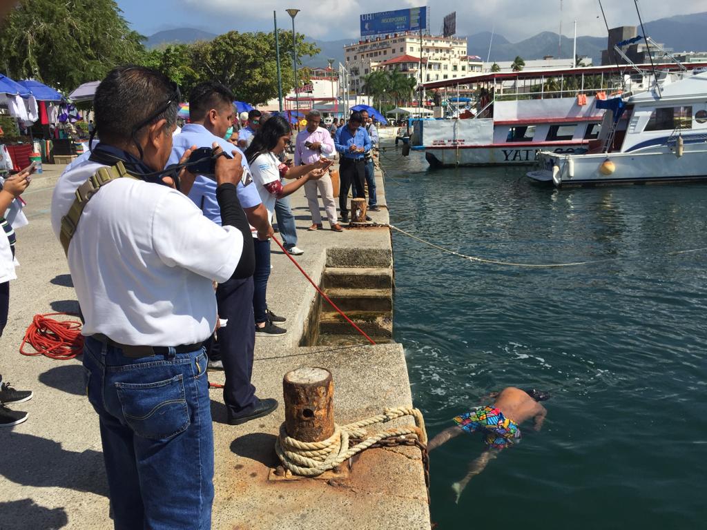 Encuentran cuerpo flotando en el malecón de Acapulco El Segundero