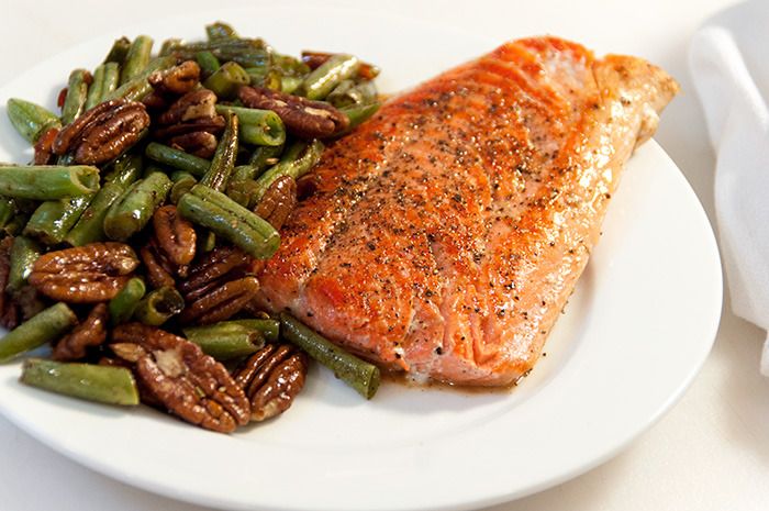 Things wot I Made Then Ate: Salmon and green beans with balsamic and pecans