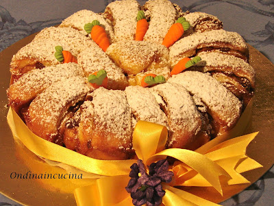 torta ciocco-caffè con panna e fragole cioccolatose