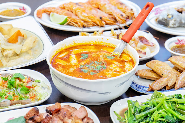 米噹泰式碳烤，半夜１點也能吃到的泰式風味料理，餐點平實好吃，闆娘也是正妹哦！