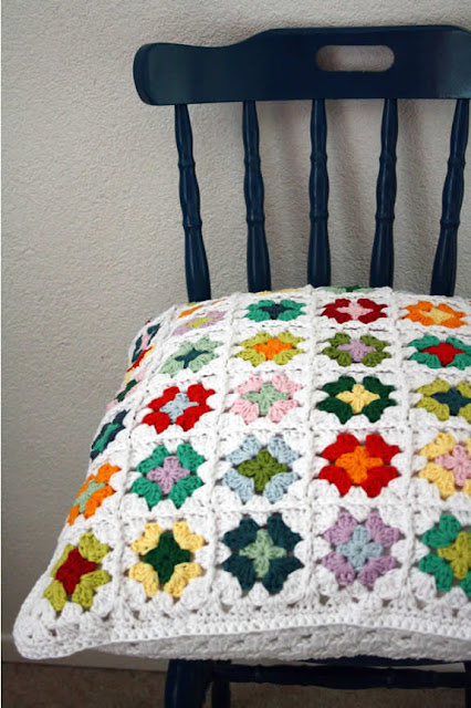 Crochet granny square pillowcase | Happy in Red