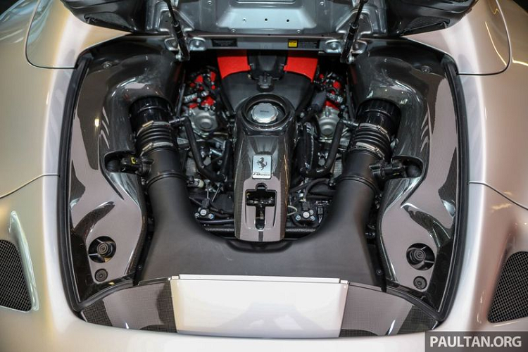 Siêu phẩm Ferrari F8 Spider từ 6,5 tỷ đồng tại Đông Nam Á
