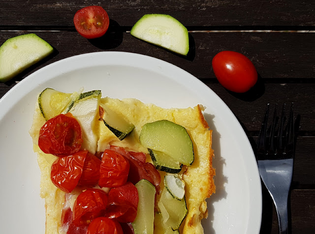 Rezept: Herzhafter finnischer Ofenpfannkuchen. Total praktisch und schnell gemacht nach einer Zubereitungsart aus Finnland schmecken diese Pfannkuchen der ganzen Familie!