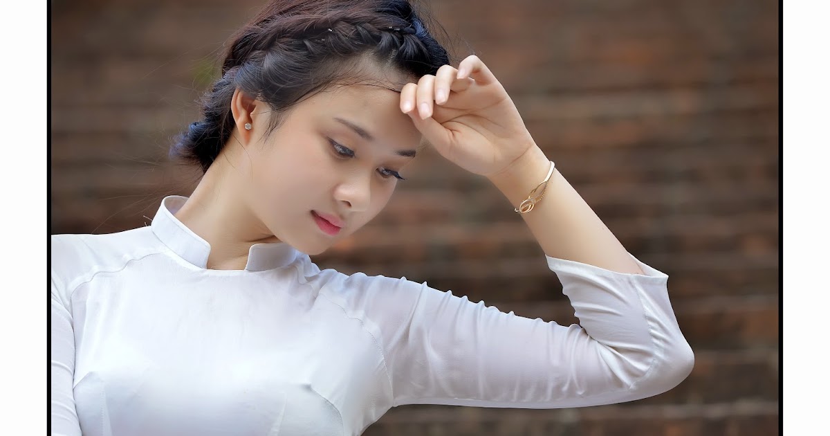 …Phượng xưa hồng đến bây giờ…Cho em nhớ quá những giờ ra chơi…