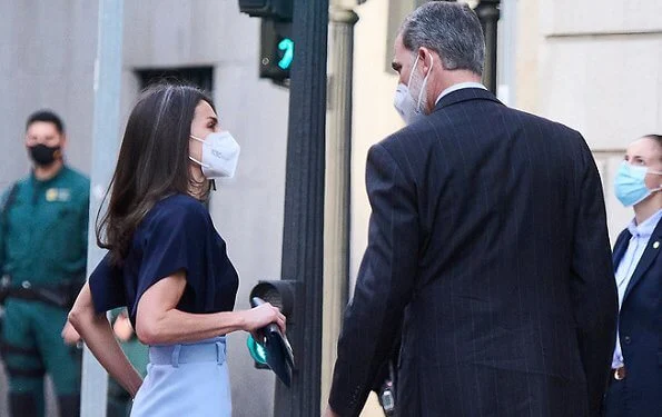 Queen Letizia wore a high waisted pencil skirt from Hugo Boss, and monica navy pumps from Magrit, she carried Carolina Herrera navy clutch