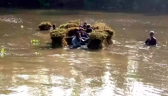 The dream of building a bridge over the Dhunat Ichhamati river is elusive ধুনটে ইছামতি নদীতে সেতু নির্মানের স্বপ্ন অধরা