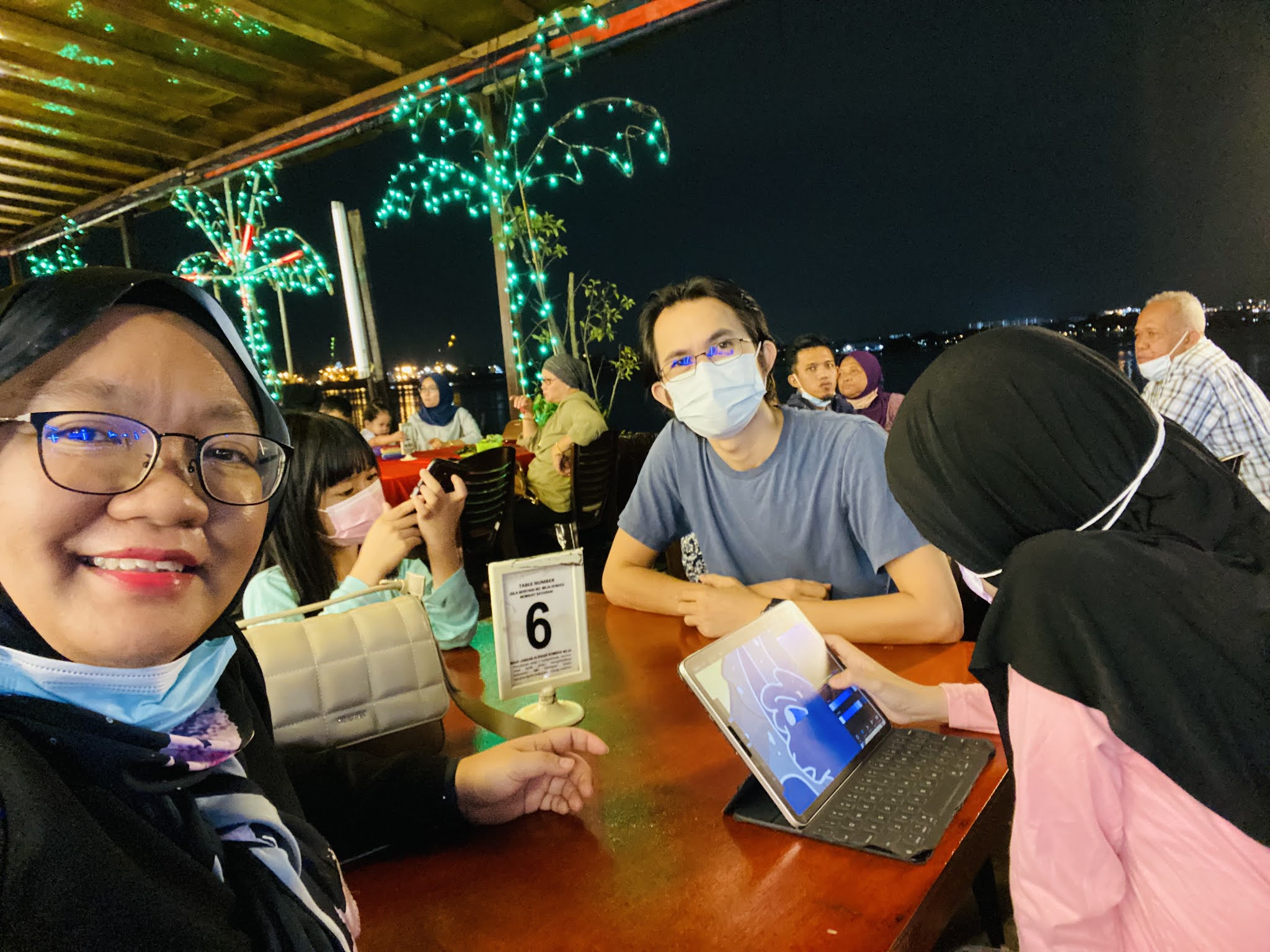 Food Hunting in Johor Bahru [ Coffee Break With Me ]