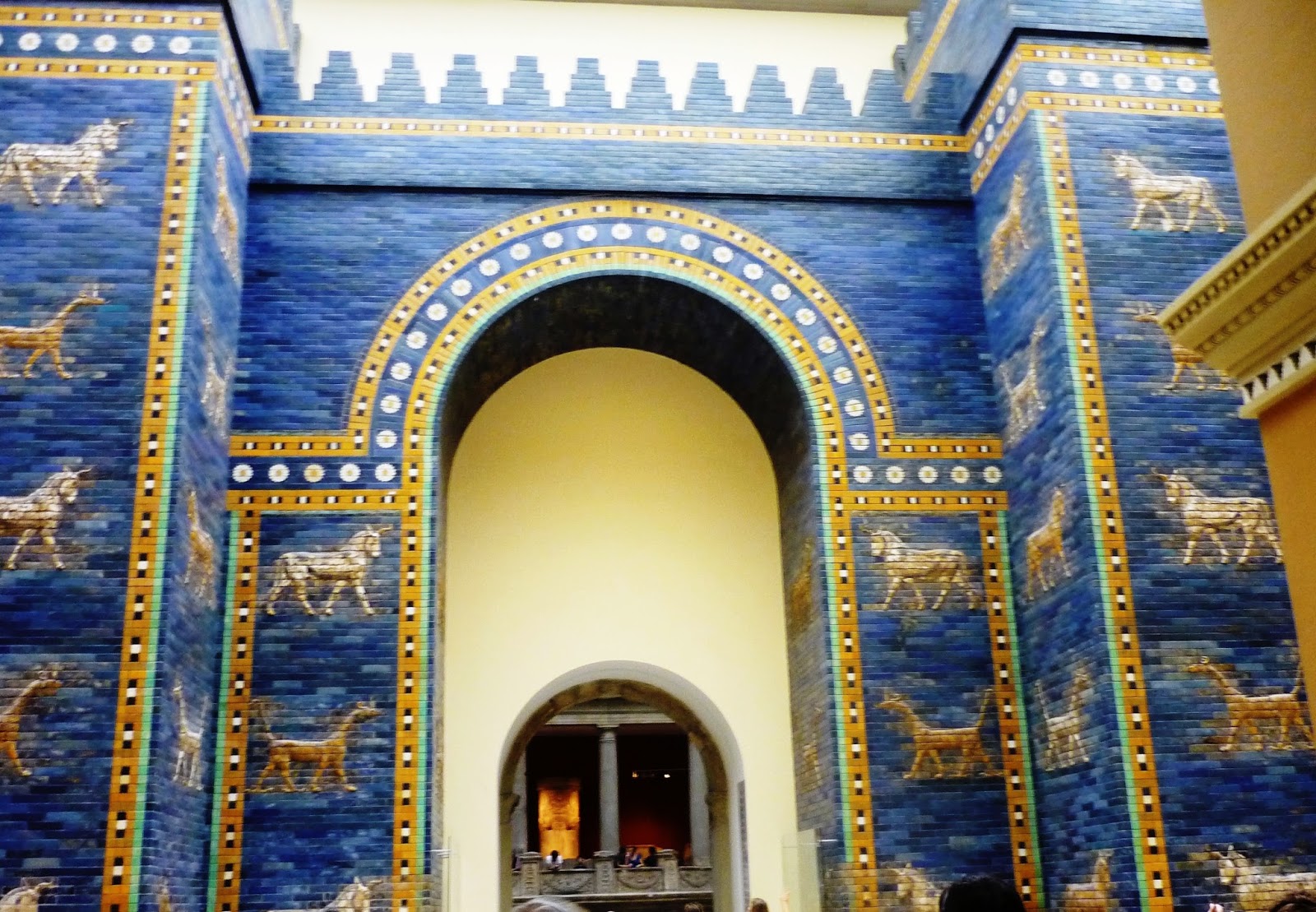 Hephaistion: Porta di Ishtar di Babilonia (575a.C.)_Pergamon Museum di