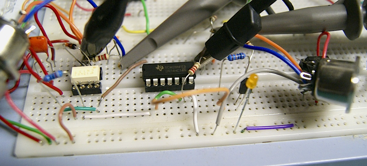 Growing your modular synthesizer for dummies MIDI Thru Box