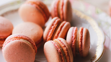 Strawberry Cheesecake Macarons