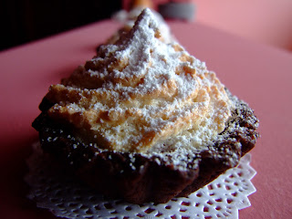 PRAJITURILE COPILARIEI PARTEA A-II-A -COSULETE CU DULCEATA SI BEZEA