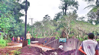 Bermodal Dana Swadaya dan Gotong Royong, 5 RT Desa Penambangan Bangun Pagar Makam