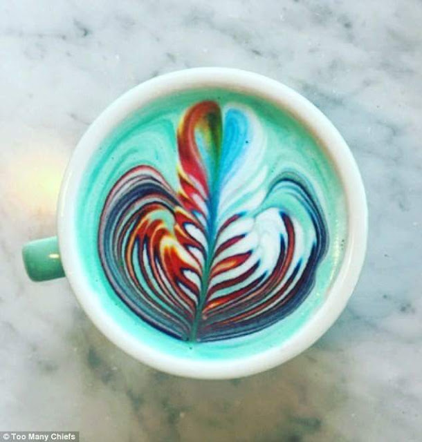 LATTE COFFEE WARNA WARNI DAN KESENIANNYA YANG UNIK AZLAN RUMADI