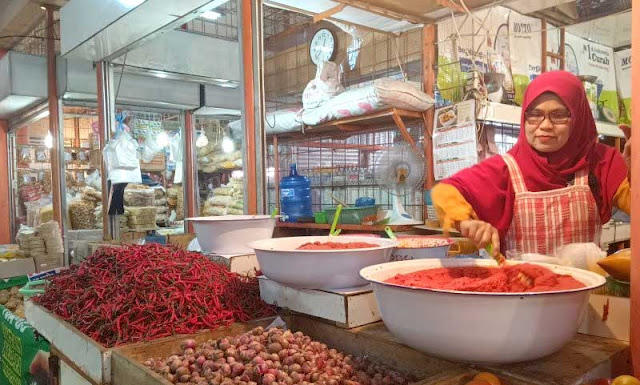 Pedagang cabai merah di Pasar Raya Padang