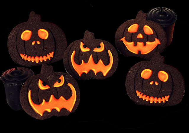 optical illusion Halloween Jack-O-Lantern decorated cookies