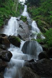 PESONA KEINDAHAN AIR TERJUN GIRIMANIK