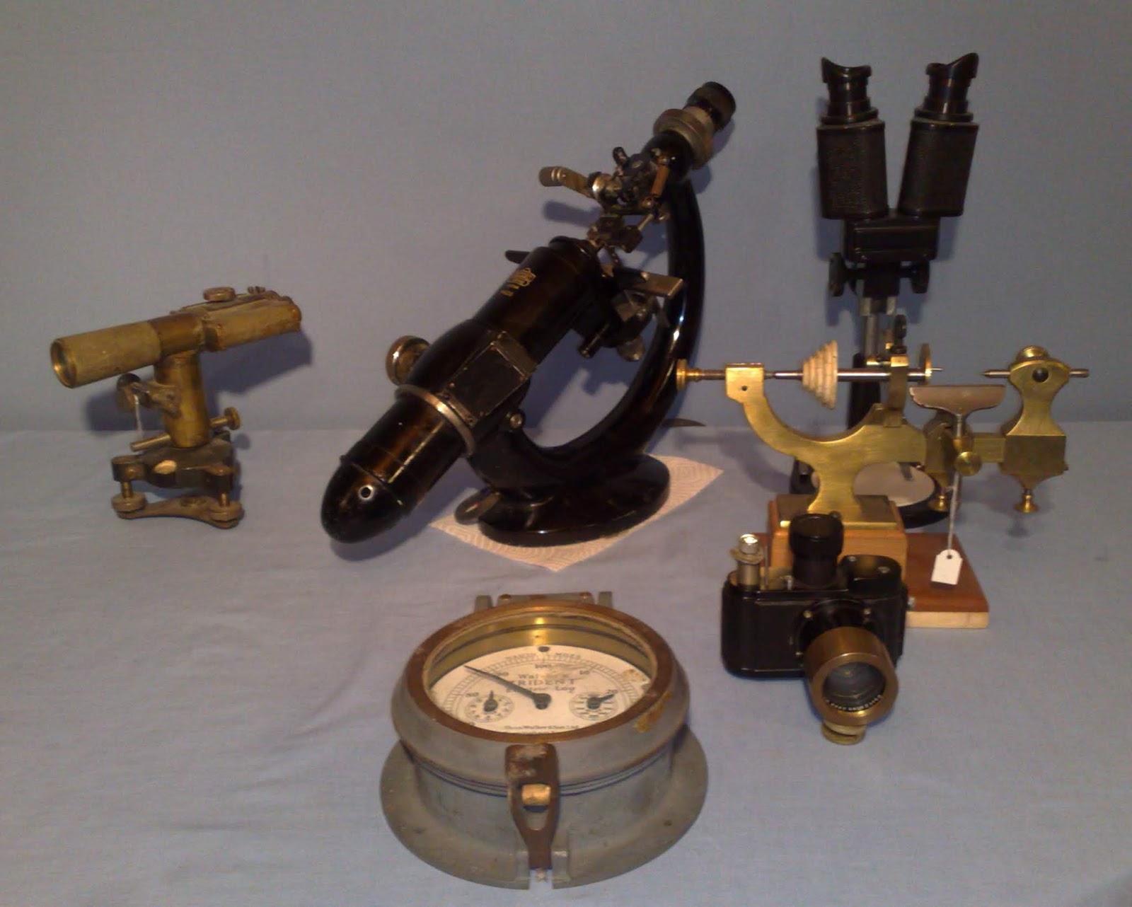 TOM's TECH TOYS: ELECTRONIC INSTRUMENTS