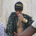 El Topless De Rihanna En La Grabación De Una Sesión Para "Vogue": Foto 12
