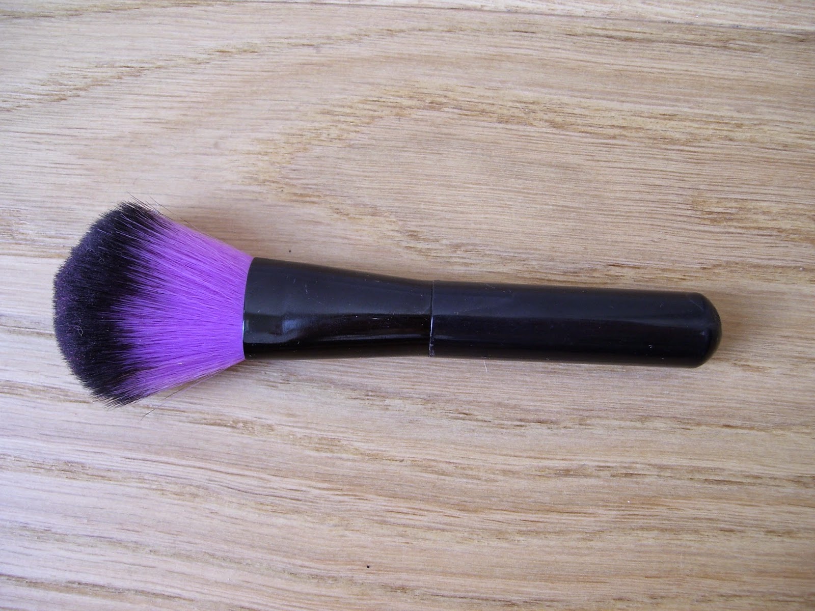 Makeup brushes essential Aishettina