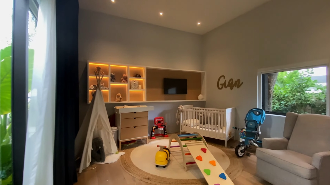 53 Interior Design Photos vs. 1920 NE 119th Rd, North Miami Luxury Home Tour