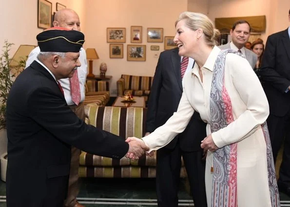 The Countess visited the United Services Institution of India in New Delhi. Sophie Habsburg clutch, Max Mara shirt dress