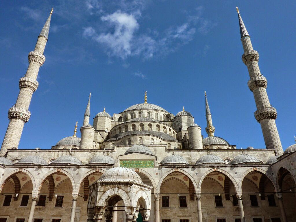 [Image: Sultan-Ahmet-Cami-Blaue-Moschee-Istanbul...810%29.jpg]