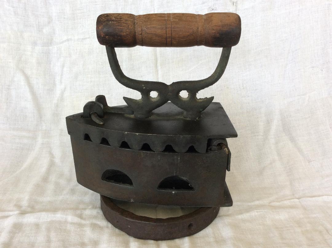 postal & numismatic Old Charcoal Pressing Iron Made in Ipoh Malaya