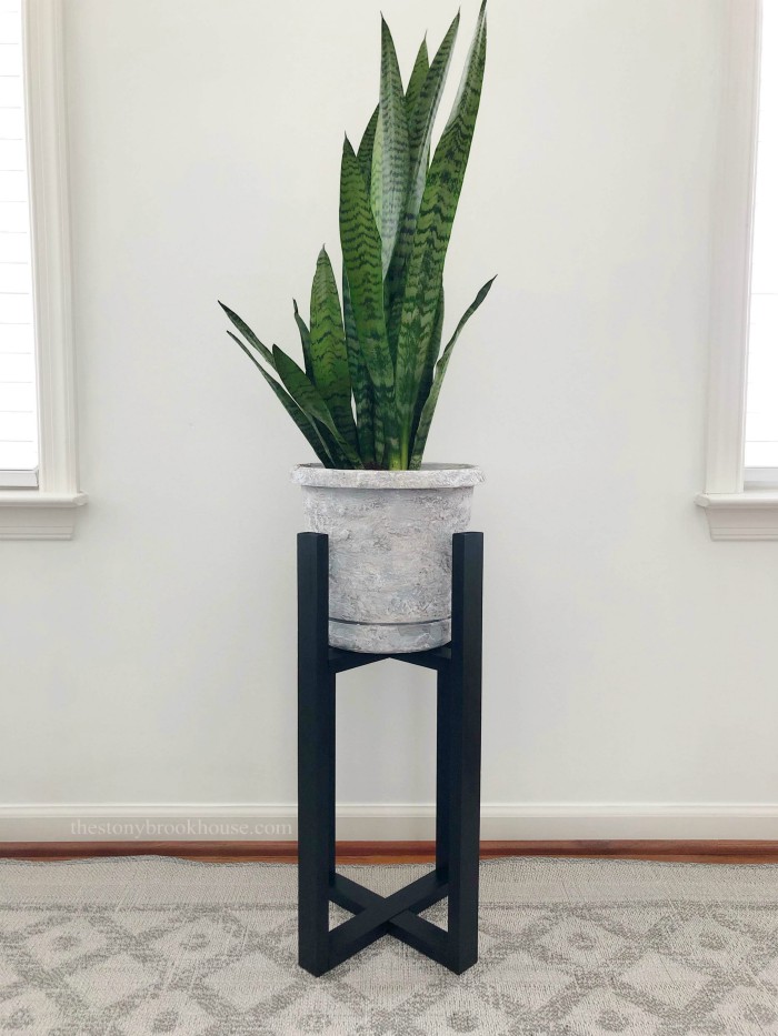 Easy DIY Plant Stand by The stony brook house