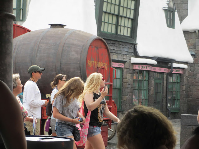 Butterbeer Cart Wizarding World of Harry Potter Hogsmeade Universal Orlando