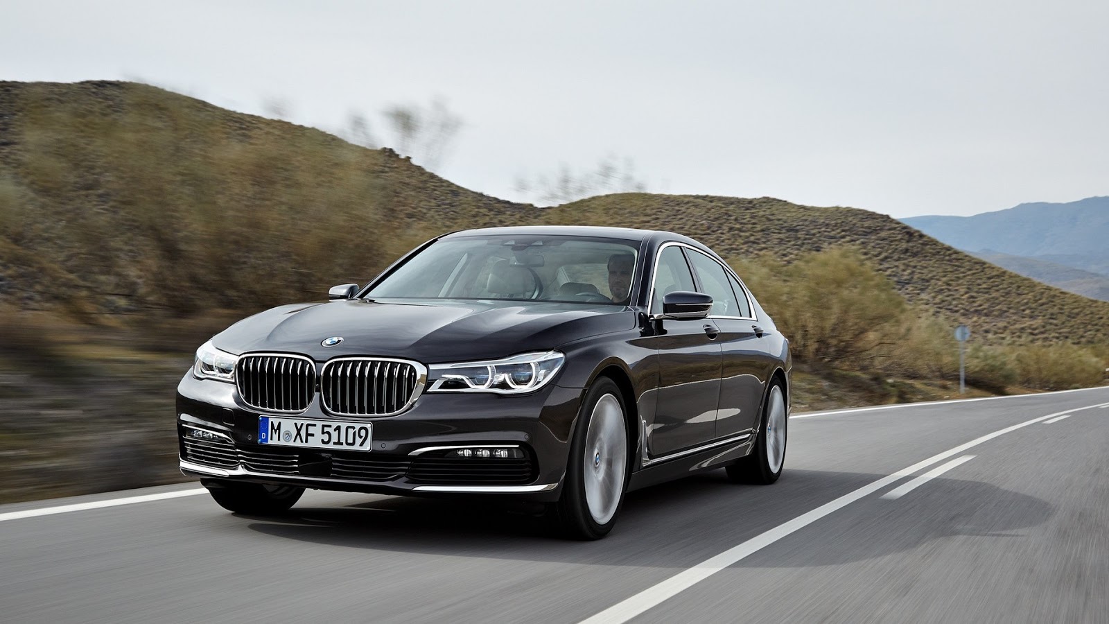 BMW 7serisi 2016 model araba siyah resimleri rooteto1