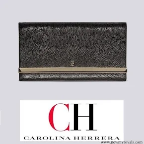 Queen Letizia carried Carolina Herrera clutch