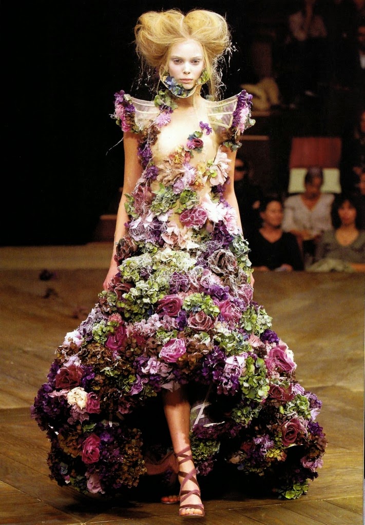 All About Our Passion: Impressive Dresses Made Up Of Real Flower...