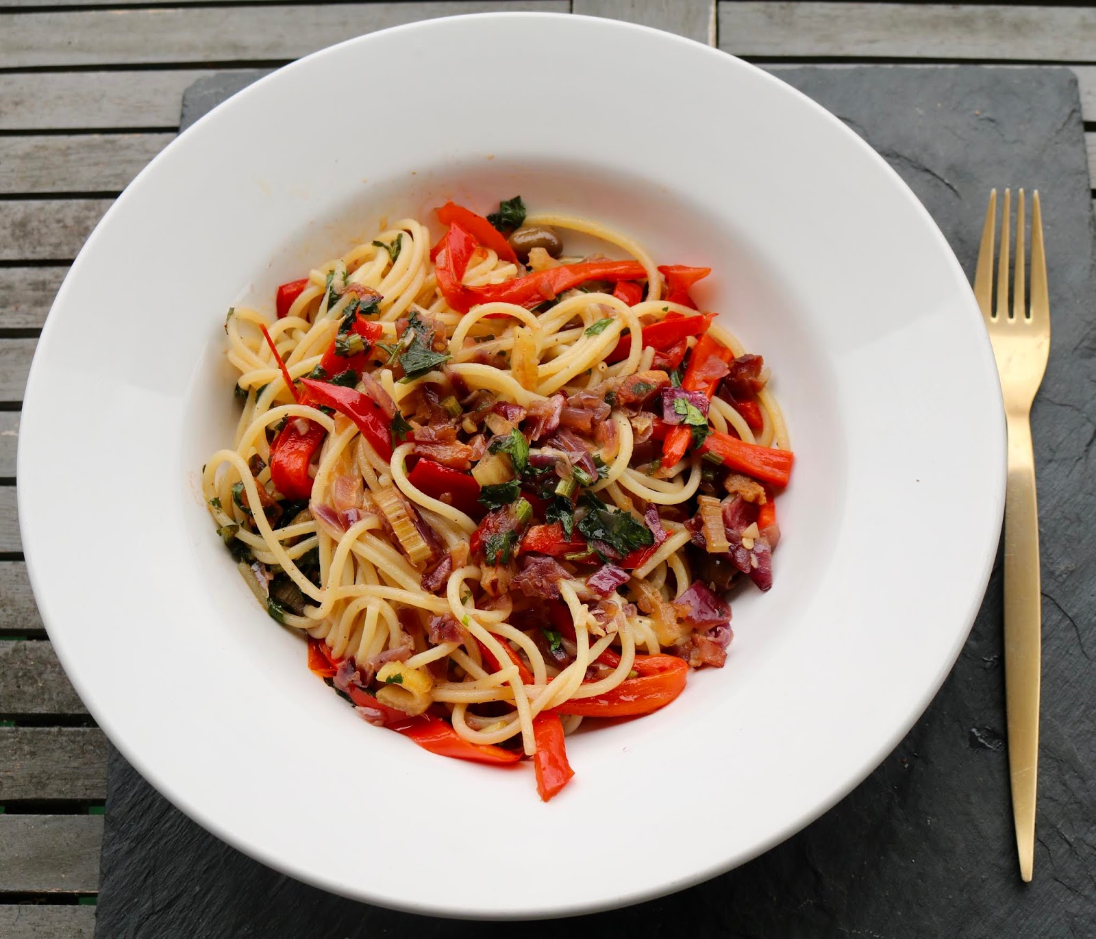 Pasta mit Paprika und Speck