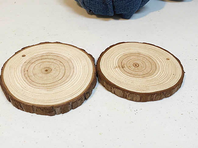 2 wood slices