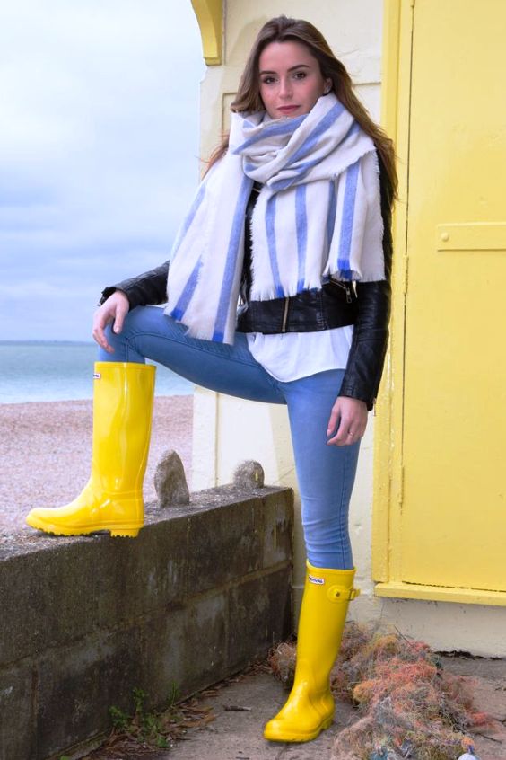 The girl in the closet Fashion ideas to wear rain boots