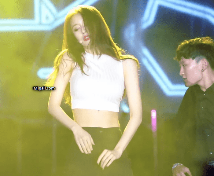 어필하는 티아라 지연 몸매