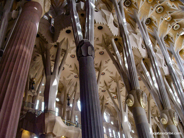 Interior da Sagrada Família, em Barcelona