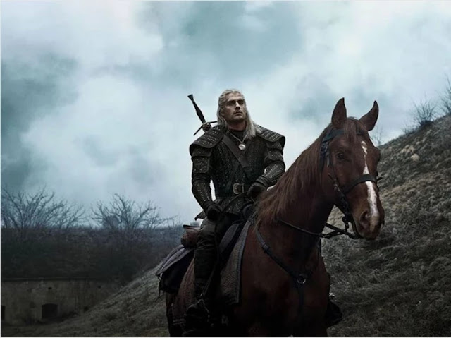 شاهد أول ظهور لشخصية Geralt من مسلسل Tye Witcher فوق حصانه Ablette 