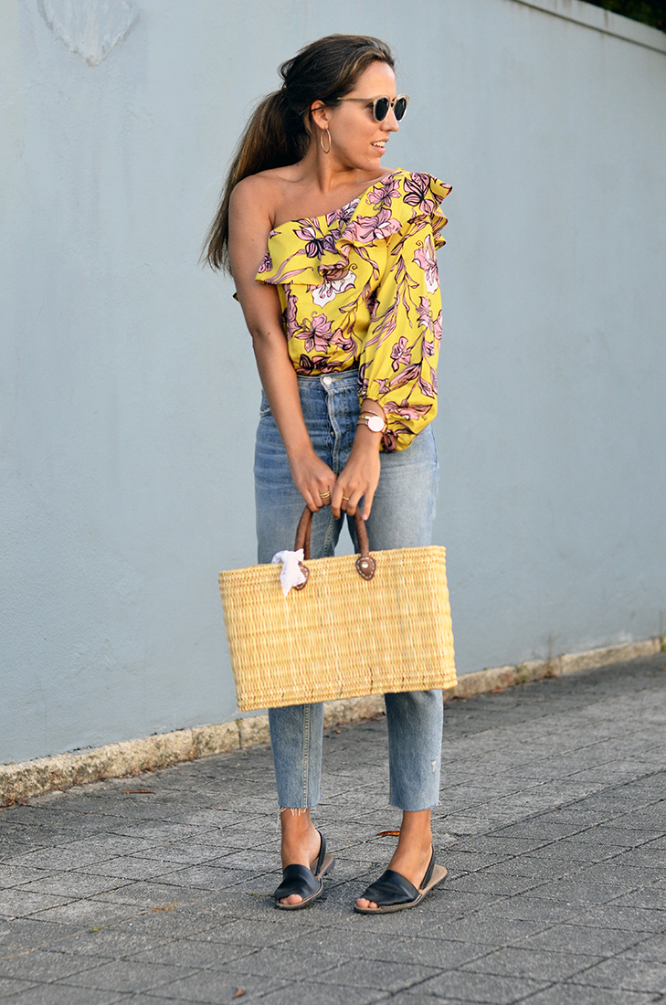 Streetstyle - off the shoulder yellow bodie from Zara, Zara jeans, straw bag, menorquinas
