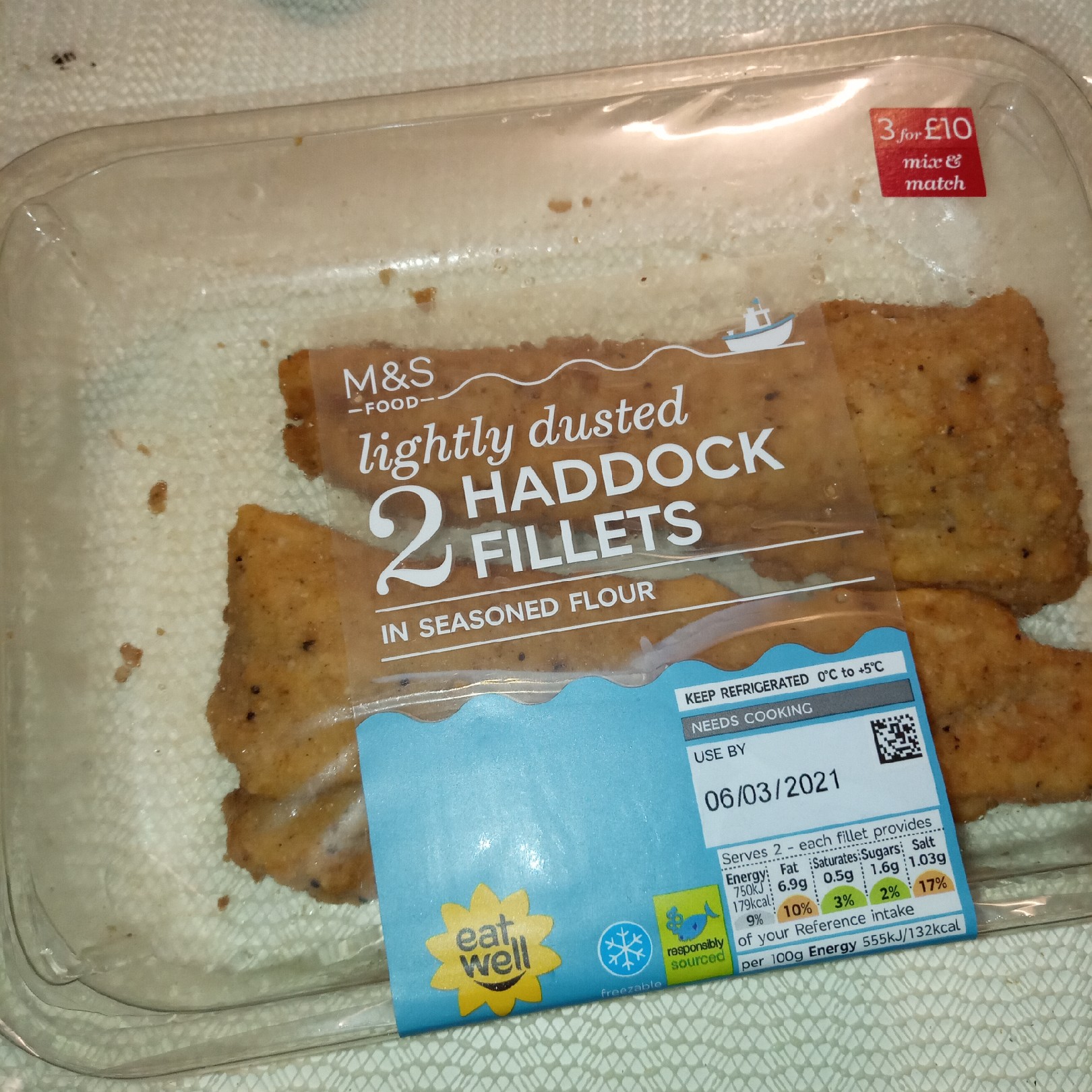 Supersupergirl's Food Reviews M&S Marks and Spencers lightly dusted