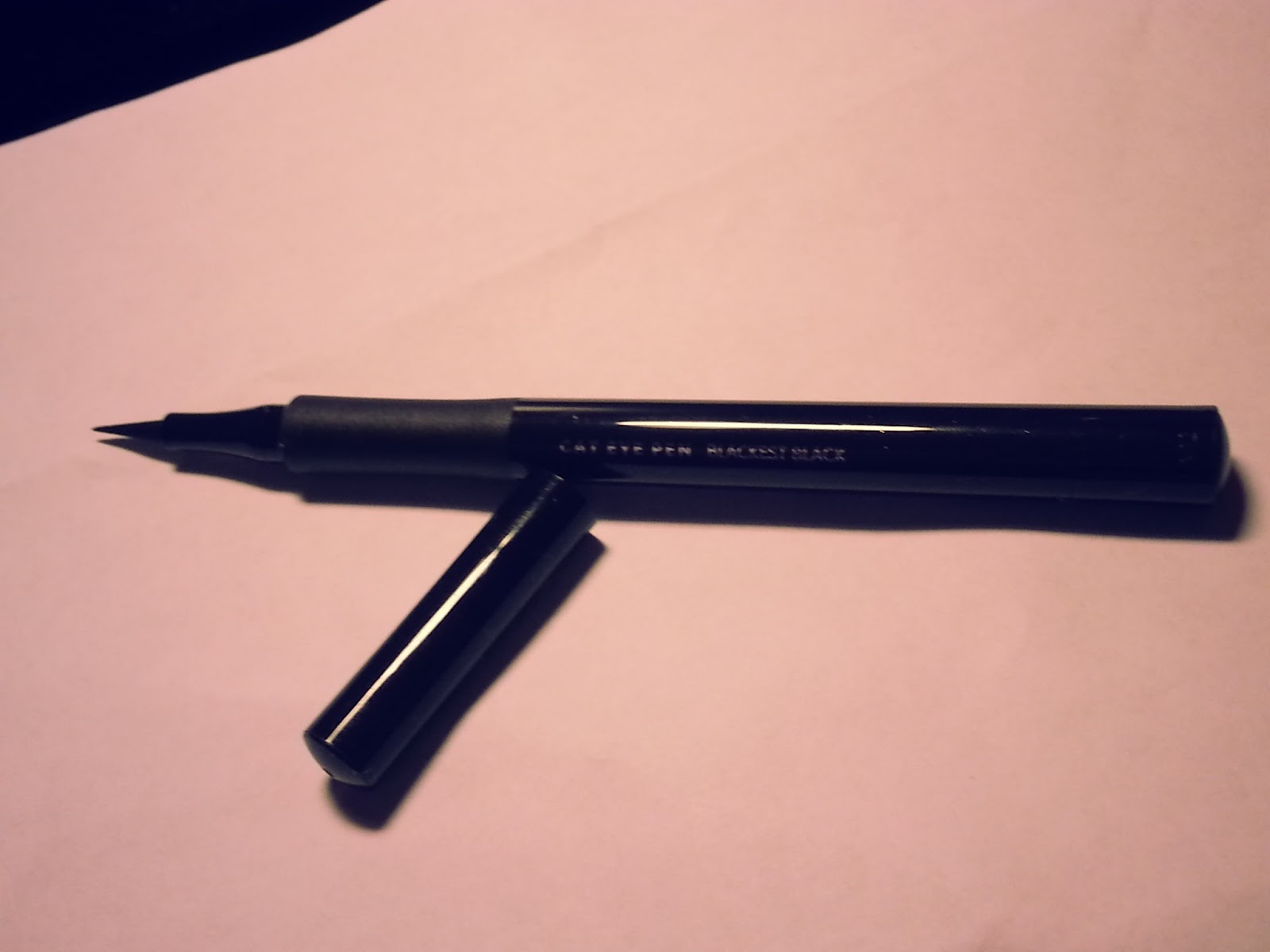 Rita’s life ZOEVA GRAPHIC EYES+ SWATCHES and REVIEW & CAT EYE PEN