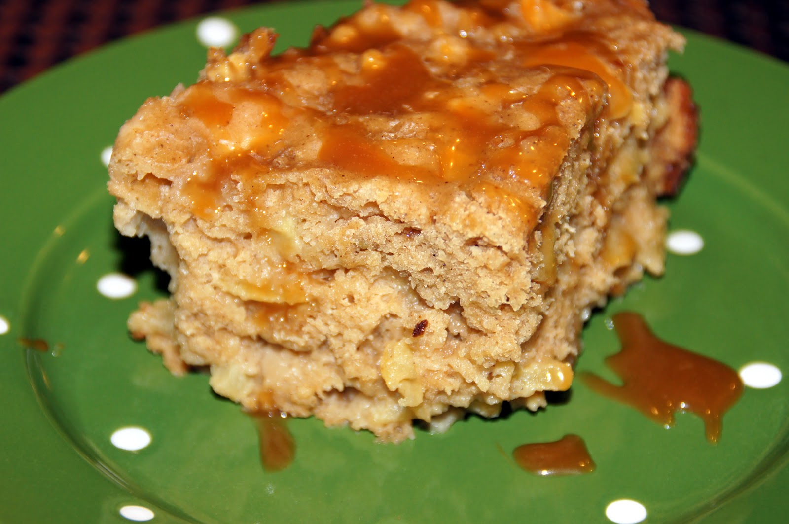 Little Bit of Everything Crock Pot Caramel Apple Cake