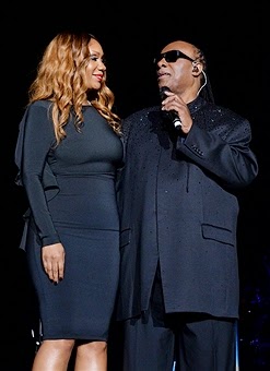 stevie and daughter at the concert 