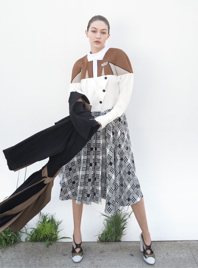 Asha Terne: Louis Vuitton kjole sporty overdel i og hvid, logo og ternet skørt