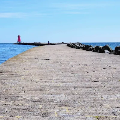 Best Dublin Walks: Poolbeg Lighthouse