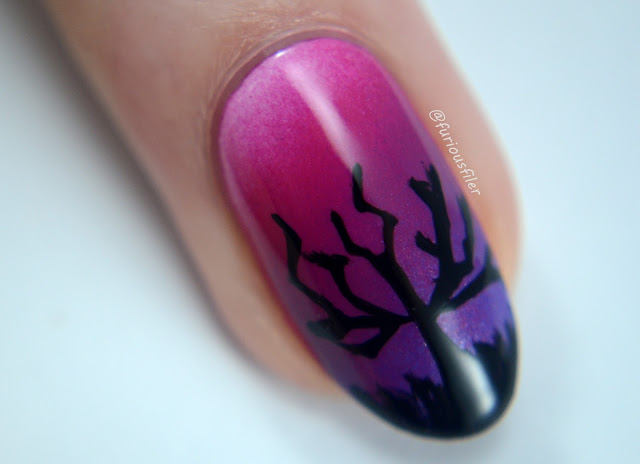 Macro Halloween gradient nails creepy tree sugar skull 