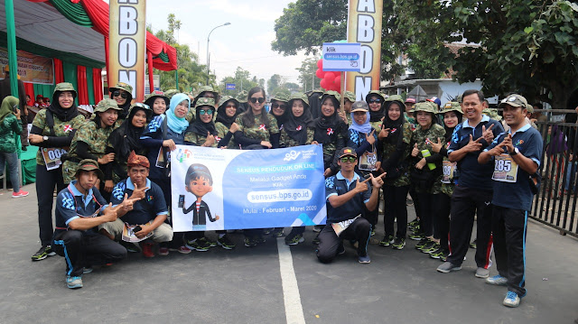 PERSIT  YONIF RAIDER 514 KOSTRAD IKUT GERAK JALAN TRADISIONAL MABON BERSAMA RIBUAN MASYARAKAT BONDOWOSO