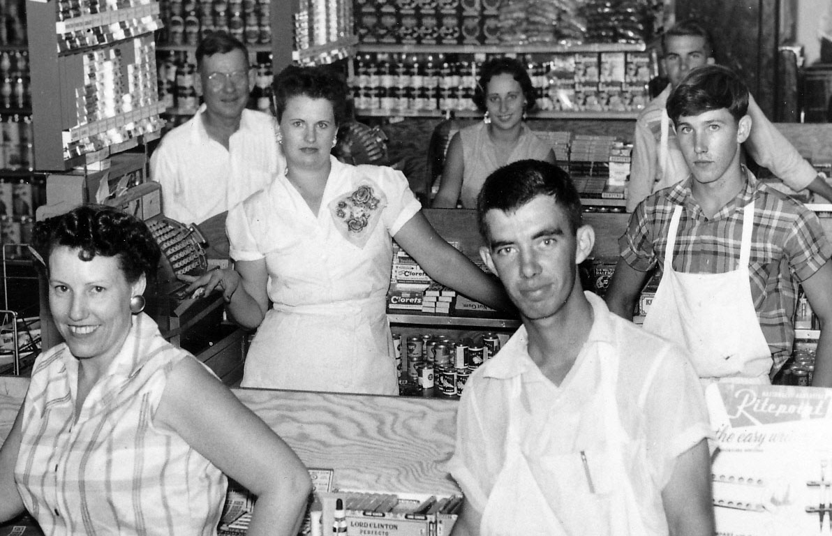 IMAGES OF OUR PAST BRACEWELL'S GROCERY STORE 1950s, CENTRAL DRIVE