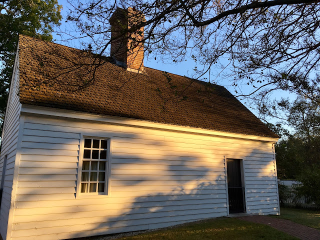 Outbuilding of the George Wythe House in Colonial Williamsburg via foobella.blogspot.com