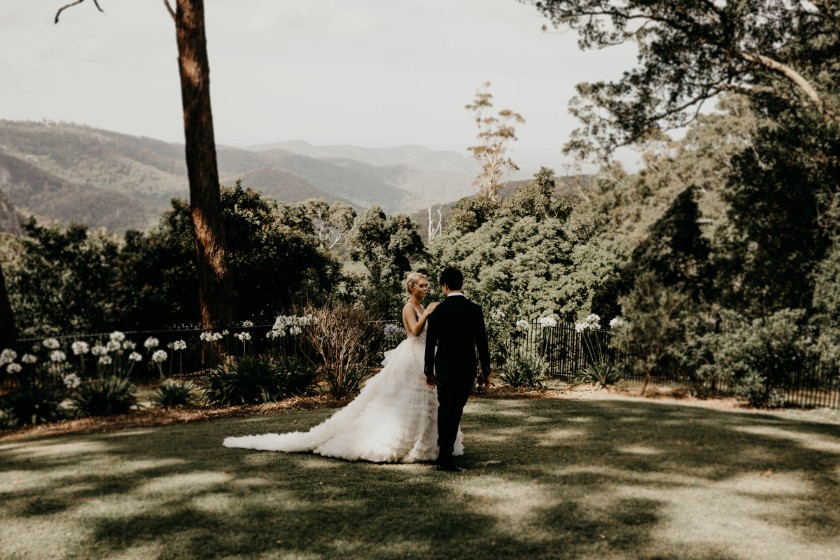TO THE AISLE AUSTRALIA | SCENIC SCAPES BY SCENIC RIM BRIDE WHITE PARROT PHOTOGRAPHY AND FILM SCENIC RIM WEDDINGS GOLD COAST AUSTRALIAN DESIGNER